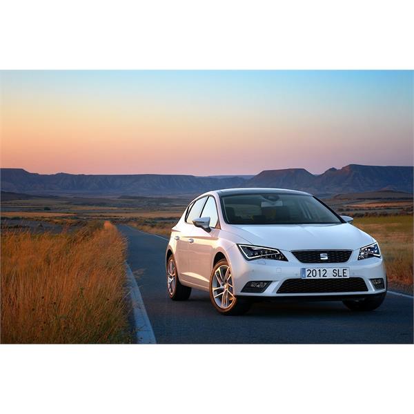 SEAT LEON MK3 5F 2013-2016 ÖN PANJUR ÜST DESTEK KAPLAMASI ORİJİNAL